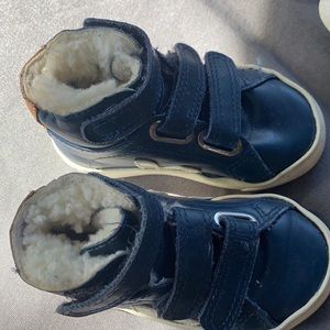 Used Veja Velcro strap shoes